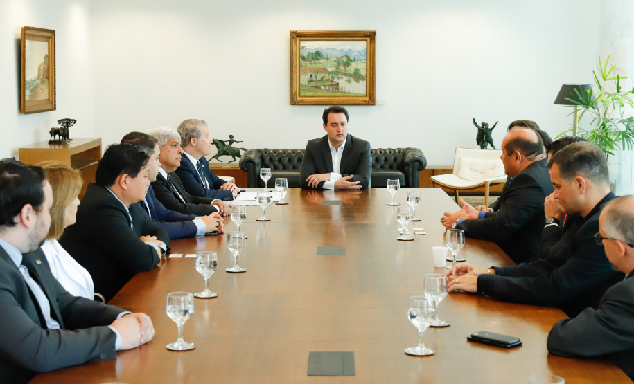 O Instituto de Tecnologia do Paraná (Tecpar) vai desenvolver sistemas inteligentes e inovadores para a Energética Suape II, empresa que comercializa energia elétrica gerada por usina termelétrica. O contrato foi assinado em solenidade com o governador Carlos Massa Ratinho Junior, nesta segunda-feira (4), no Palácio Iguaçu, em Curitiba.