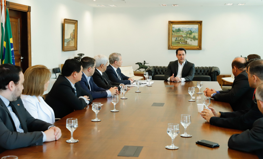 O Instituto de Tecnologia do Paraná (Tecpar) vai desenvolver sistemas inteligentes e inovadores para a Energética Suape II, empresa que comercializa energia elétrica gerada por usina termelétrica. O contrato foi assinado em solenidade com o governador Carlos Massa Ratinho Junior, nesta segunda-feira (4), no Palácio Iguaçu, em Curitiba.