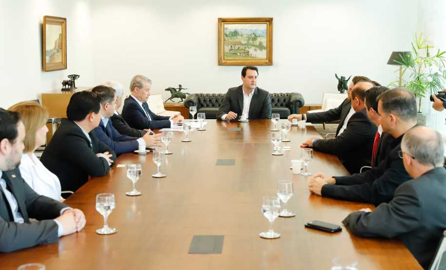 O Instituto de Tecnologia do Paraná (Tecpar) vai desenvolver sistemas inteligentes e inovadores para a Energética Suape II, empresa que comercializa energia elétrica gerada por usina termelétrica. O contrato foi assinado em solenidade com o governador Carlos Massa Ratinho Junior, nesta segunda-feira (4), no Palácio Iguaçu, em Curitiba.