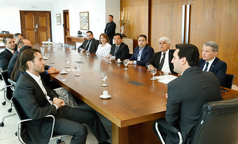 O Instituto de Tecnologia do Paraná (Tecpar) vai desenvolver sistemas inteligentes e inovadores para a Energética Suape II, empresa que comercializa energia elétrica gerada por usina termelétrica. O contrato foi assinado em solenidade com o governador Carlos Massa Ratinho Junior, nesta segunda-feira (4), no Palácio Iguaçu, em Curitiba.