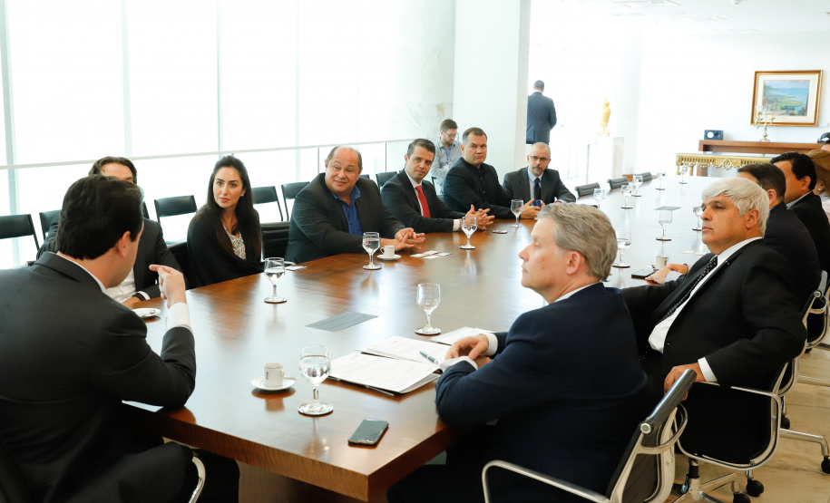 O Instituto de Tecnologia do Paraná (Tecpar) vai desenvolver sistemas inteligentes e inovadores para a Energética Suape II, empresa que comercializa energia elétrica gerada por usina termelétrica. O contrato foi assinado em solenidade com o governador Carlos Massa Ratinho Junior, nesta segunda-feira (4), no Palácio Iguaçu, em Curitiba.