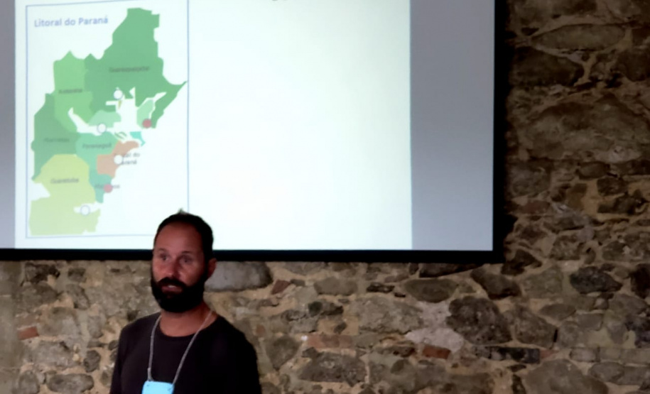 A equipe de Meio Ambiente da empresa pública Portos do Paraná participa da Oficina Estadual de Trabalho para a elaboração da proposta do Paraná para a gestão da pesca do camarão, no âmbito da Região Sul do Brasil. O encontro começou nesta terça-feira (5) e vai até esta quarta (6), em Paranaguá, das 9h às 18h, no Museu de Arqueologia e Etnologia da Universidade Federal do Paraná.