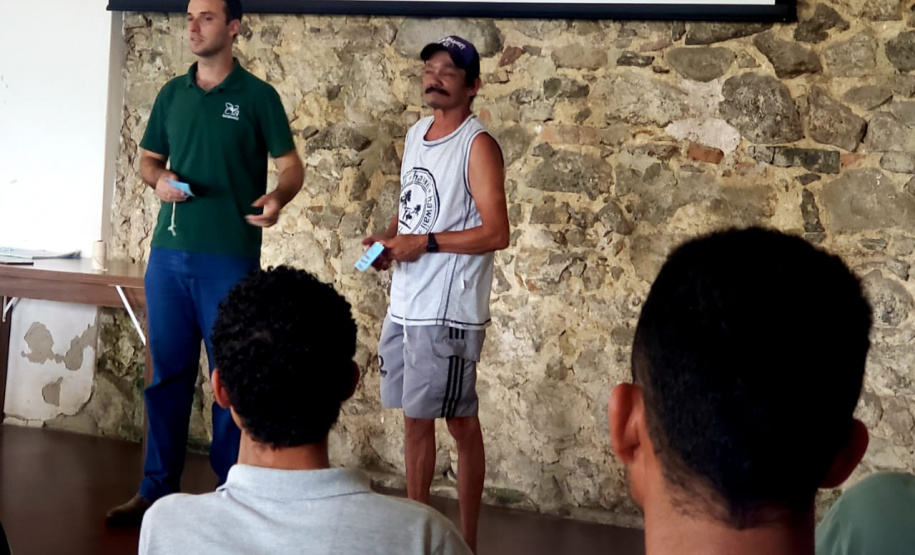 A equipe de Meio Ambiente da empresa pública Portos do Paraná participa da Oficina Estadual de Trabalho para a elaboração da proposta do Paraná para a gestão da pesca do camarão, no âmbito da Região Sul do Brasil. O encontro começou nesta terça-feira (5) e vai até esta quarta (6), em Paranaguá, das 9h às 18h, no Museu de Arqueologia e Etnologia da Universidade Federal do Paraná.