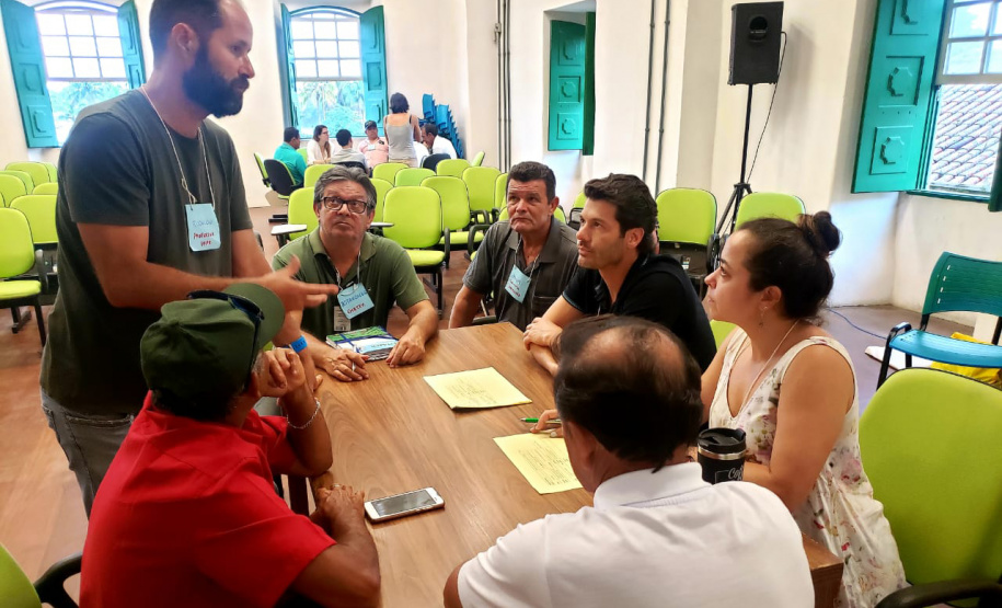 A equipe de Meio Ambiente da empresa pública Portos do Paraná participa da Oficina Estadual de Trabalho para a elaboração da proposta do Paraná para a gestão da pesca do camarão, no âmbito da Região Sul do Brasil. O encontro começou nesta terça-feira (5) e vai até esta quarta (6), em Paranaguá, das 9h às 18h, no Museu de Arqueologia e Etnologia da Universidade Federal do Paraná.