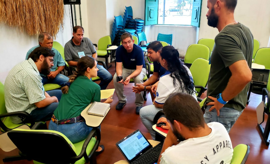 A equipe de Meio Ambiente da empresa pública Portos do Paraná participa da Oficina Estadual de Trabalho para a elaboração da proposta do Paraná para a gestão da pesca do camarão, no âmbito da Região Sul do Brasil. O encontro começou nesta terça-feira (5) e vai até esta quarta (6), em Paranaguá, das 9h às 18h, no Museu de Arqueologia e Etnologia da Universidade Federal do Paraná.