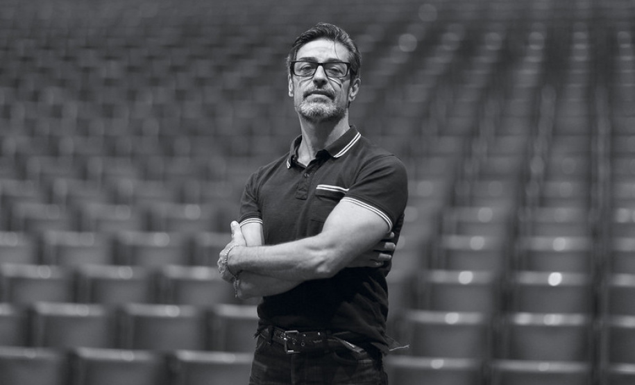 O Balé Teatro Guaíra, terceira companhia mais antiga do país, está sob nova direção. O diretor e coreógrafo Pedro Pires foi escolhido para iniciar um novo ciclo do BTG, com foco em ampliar o diálogo com o público e aproximar ainda mais os paranaenses do balé.Foto: Maringas Maciel?CCTG