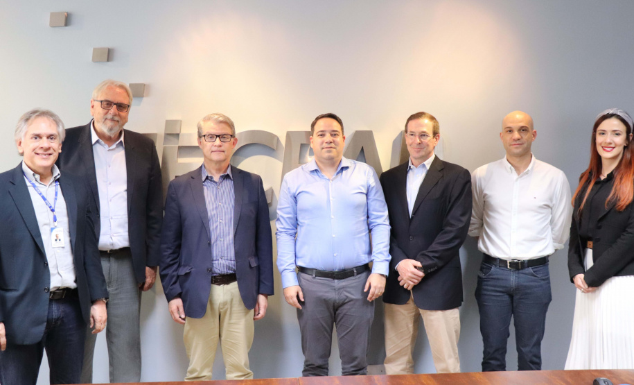 indolfo Luíz Junior; diretor de Novos Negócios e Relações Institucionais do Tecpar; fundador da Bley Energias, Cicero Jayme Bley Junior; diretor-presidente do Tecpar, Jorge Callado; diretor de Indústria e Inovação do Tecpar, Rafael Rodrigues; Jacques Depocas, Andressa Valencio Pimentel e Fabrício Moysés Polato Gonçpalves, sócios da empresa IJP.  Foto: Tecpar