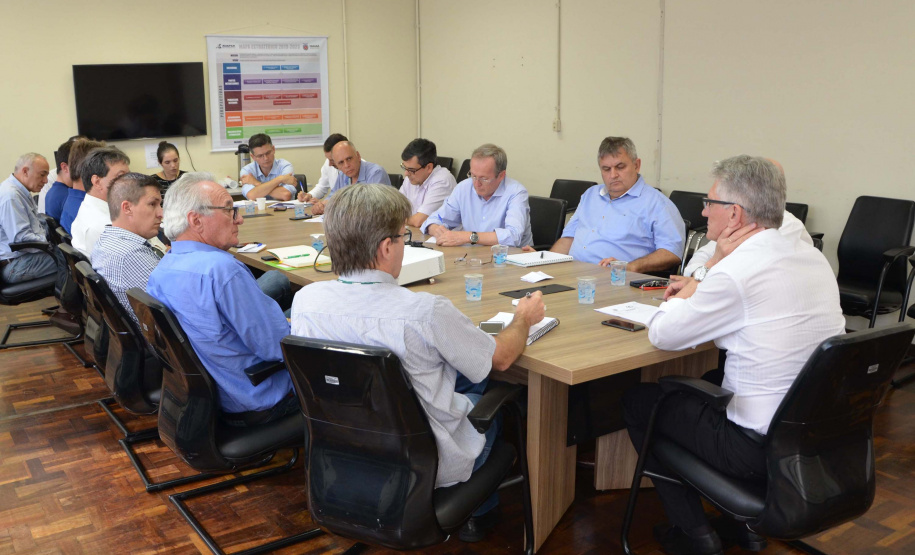 A Agência de Defesa Agropecuária do Paraná (Adapar) publicou nesta quarta-feira (6) nova norma que prorroga o prazo para a semeadura de soja no Estado. A portaria nº 342/2019, que estabelece o período de vazio sanitário e outras medidas para o controle da ferrugem asiática no Estado, substitui a nº 202/2017, que determinava 31 de dezembro como data limite para o plantio. A nova norma não define a data final para a semeadura. Foto: SEAB