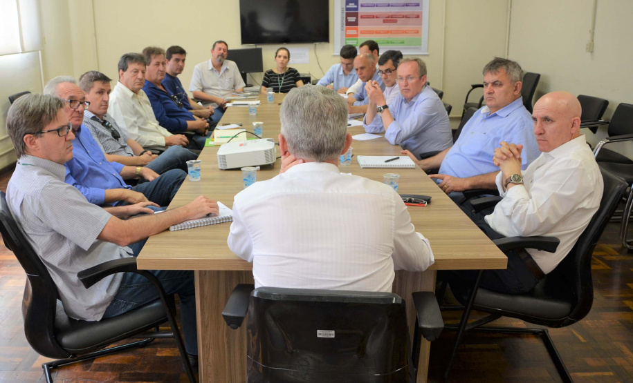 A Agência de Defesa Agropecuária do Paraná (Adapar) publicou nesta quarta-feira (6) nova norma que prorroga o prazo para a semeadura de soja no Estado. A portaria nº 342/2019, que estabelece o período de vazio sanitário e outras medidas para o controle da ferrugem asiática no Estado, substitui a nº 202/2017, que determinava 31 de dezembro como data limite para o plantio. A nova norma não define a data final para a semeadura. Foto: SEAB