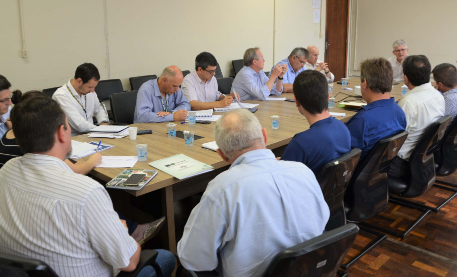 A Agência de Defesa Agropecuária do Paraná (Adapar) publicou nesta quarta-feira (6) nova norma que prorroga o prazo para a semeadura de soja no Estado. A portaria nº 342/2019, que estabelece o período de vazio sanitário e outras medidas para o controle da ferrugem asiática no Estado, substitui a nº 202/2017, que determinava 31 de dezembro como data limite para o plantio. A nova norma não define a data final para a semeadura. Foto: SEAB