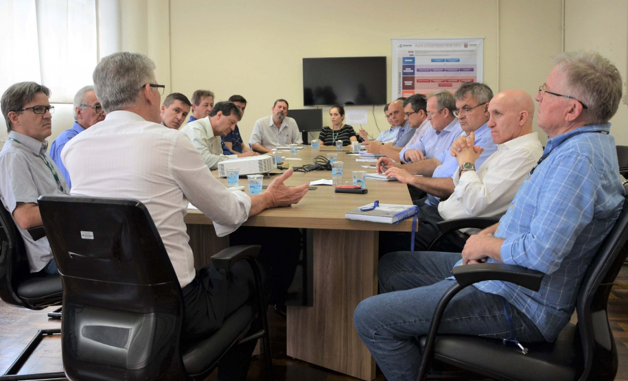 A Agência de Defesa Agropecuária do Paraná (Adapar) publicou nesta quarta-feira (6) nova norma que prorroga o prazo para a semeadura de soja no Estado. A portaria nº 342/2019, que estabelece o período de vazio sanitário e outras medidas para o controle da ferrugem asiática no Estado, substitui a nº 202/2017, que determinava 31 de dezembro como data limite para o plantio. A nova norma não define a data final para a semeadura. Foto: SEAB