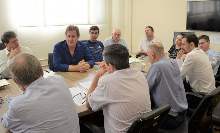 A Agência de Defesa Agropecuária do Paraná (Adapar) publicou nesta quarta-feira (6) nova norma que prorroga o prazo para a semeadura de soja no Estado. A portaria nº 342/2019, que estabelece o período de vazio sanitário e outras medidas para o controle da ferrugem asiática no Estado, substitui a nº 202/2017, que determinava 31 de dezembro como data limite para o plantio. A nova norma não define a data final para a semeadura. Foto: SEAB