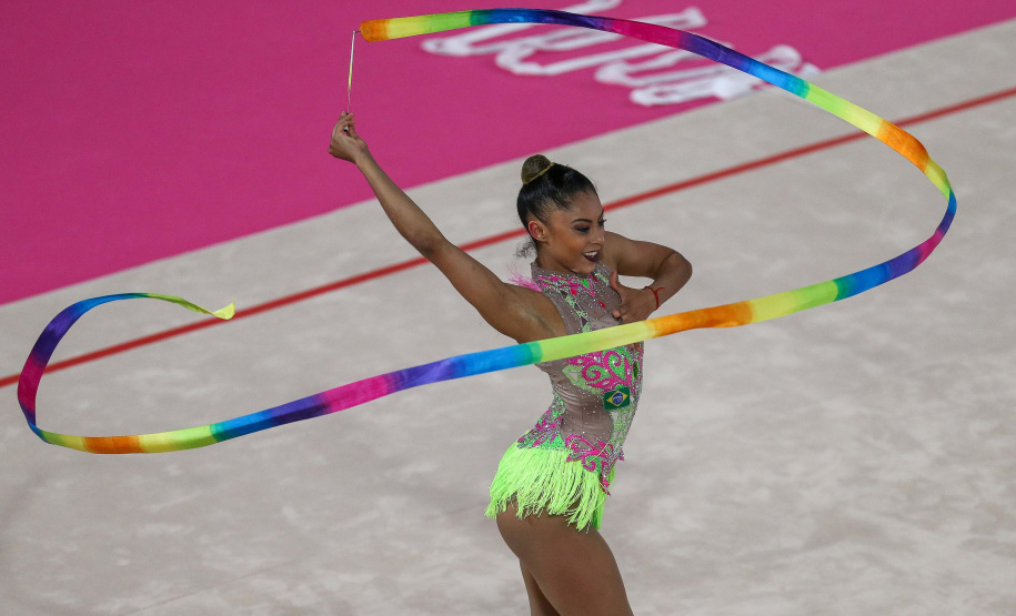 Bárbara Domingos – Conquistou sua primeira medalha em Pan-Americanos, prata no individual por aparelhos, no evento que aconteceu em Lima, no Peru. A curitibana é uma das maiores medalhistas dos Jogos Escolares da Juventude (organizado pelo COB), onde soma 20 pódios em seis participações representando o Paraná.Foto: Abelardo Mendes Jr/ rededoesporte.gov.br
