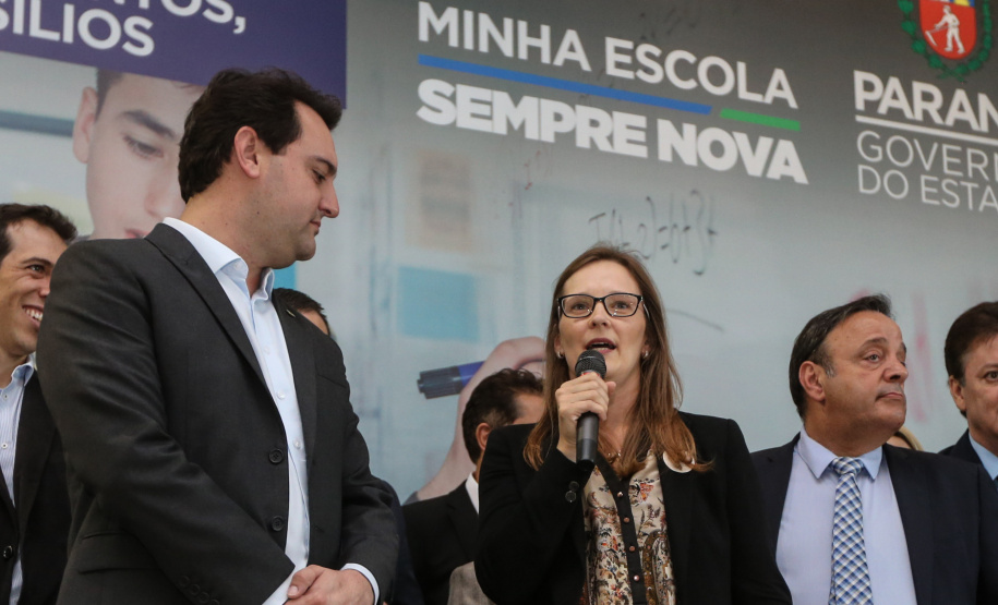 O governador Carlos Massa Ratinho Junior confirma nesta quarta-feira (06) recursos para compra de climatizadores, refrigeradores, conjuntos refeitórios, mesas, banquetas e utensílios para as escolas estaduais do Paraná. O investimento será feito por meio da Fundepar.  Curitiba, 06/11/2019 - Foto: Geraldo Bubniak/AEN