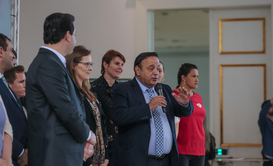 O governador Carlos Massa Ratinho Junior confirma nesta quarta-feira (06) recursos para compra de climatizadores, refrigeradores, conjuntos refeitórios, mesas, banquetas e utensílios para as escolas estaduais do Paraná. O investimento será feito por meio da Fundepar. Na foto, o deputado estadual Hussein Bakri, líder do governo na ALEP.  Curitiba, 06/11/2019 - Foto: Geraldo Bubniak/AEN