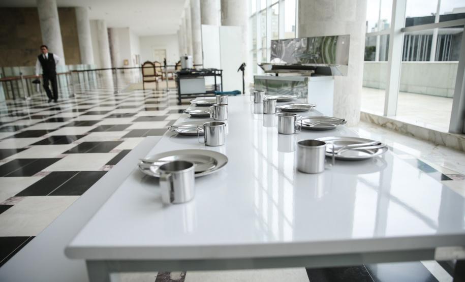 O governador Carlos Massa Ratinho Junior confirma nesta quarta-feira (06) recursos para compra de climatizadores, refrigeradores, conjuntos refeitórios, mesas, banquetas e utensílios para as escolas estaduais do Paraná. O investimento será feito por meio da Fundepar.  Curitiba, 06/11/2019 - Foto: Geraldo Bubniak/AEN