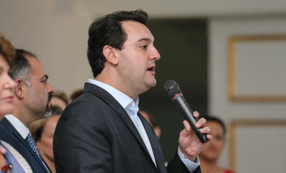 O governador Carlos Massa Ratinho Junior confirma nesta quarta-feira (06) recursos para compra de climatizadores, refrigeradores, conjuntos refeitórios, mesas, banquetas e utensílios para as escolas estaduais do Paraná. O investimento será feito por meio da Fundepar.  Curitiba, 06/11/2019 - Foto: Geraldo Bubniak/AEN