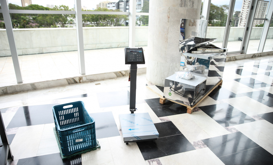 O governador Carlos Massa Ratinho Junior confirma nesta quarta-feira (06) recursos para compra de climatizadores, refrigeradores, conjuntos refeitórios, mesas, banquetas e utensílios para as escolas estaduais do Paraná. O investimento será feito por meio da Fundepar.  Curitiba, 06/11/2019 - Foto: Geraldo Bubniak/AEN