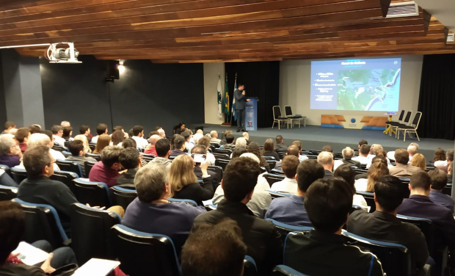 Referência no modal hidroviário, a empresa pública Portos do Paraná participou do I Seminário Infraestrutura Paraná com duas palestras sobre o setor portuário, nesta quarta-feira (6), no auditório da Celepar, em Curitiba. Organizado pelo Departamento Nacional de Infraestrutura de Transporte (DNIT), Rede de Desenvolvimento de Pessoas do Paraná e Departamento de Estradas de Rodagem (DER), o evento reúne representantes de todas as matrizes modais. Foto: Rodrigo Sell/ Portos do Paraná