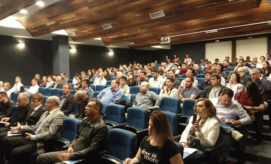 Referência no modal hidroviário, a empresa pública Portos do Paraná participou do I Seminário Infraestrutura Paraná com duas palestras sobre o setor portuário, nesta quarta-feira (6), no auditório da Celepar, em Curitiba. Organizado pelo Departamento Nacional de Infraestrutura de Transporte (DNIT), Rede de Desenvolvimento de Pessoas do Paraná e Departamento de Estradas de Rodagem (DER), o evento reúne representantes de todas as matrizes modais. Foto:  Rodrigo Sell/ Portos do Paraná