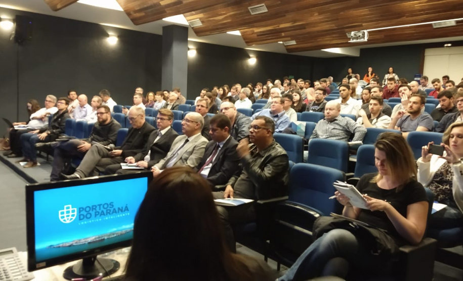 Referência no modal hidroviário, a empresa pública Portos do Paraná participou do I Seminário Infraestrutura Paraná com duas palestras sobre o setor portuário, nesta quarta-feira (6), no auditório da Celepar, em Curitiba. Organizado pelo Departamento Nacional de Infraestrutura de Transporte (DNIT), Rede de Desenvolvimento de Pessoas do Paraná e Departamento de Estradas de Rodagem (DER), o evento reúne representantes de todas as matrizes modais. Foto:  Rodrigo Sell/ Portos do Paraná