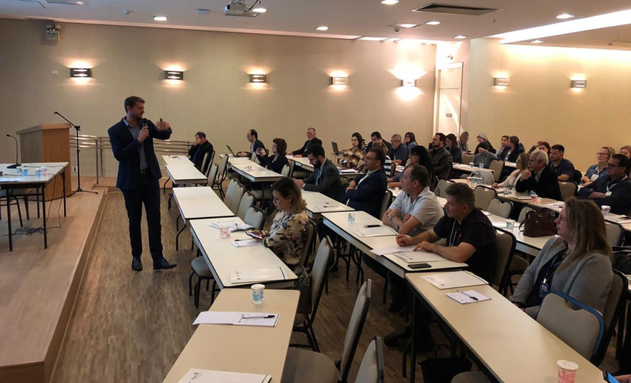 O Governo do Paraná vai melhorar o contato com o cidadão pelas mais de 70 ouvidorias distribuídas em secretarias e empresas estaduais, incluídas as instituições de ensino superior. A Controladoria-Geral do Estado reuniu nesta semana o primeiro encontro com representantes da área de vários órgãos públicos e vai propor a criação de um conselho consultivo para casos de maior complexidade. Curitiba, 07/11/2019 - Divulgação/CGE