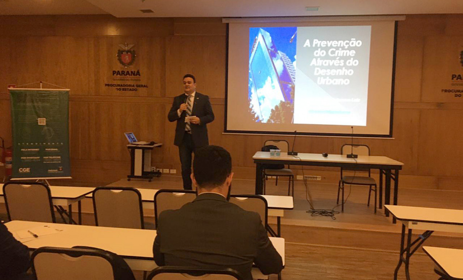 O Governo do Paraná vai melhorar o contato com o cidadão pelas mais de 70 ouvidorias distribuídas em secretarias e empresas estaduais, incluídas as instituições de ensino superior. A Controladoria-Geral do Estado reuniu nesta semana o primeiro encontro com representantes da área de vários órgãos públicos e vai propor a criação de um conselho consultivo para casos de maior complexidade. Curitiba, 07/11/2019 - Divulgação/CGE