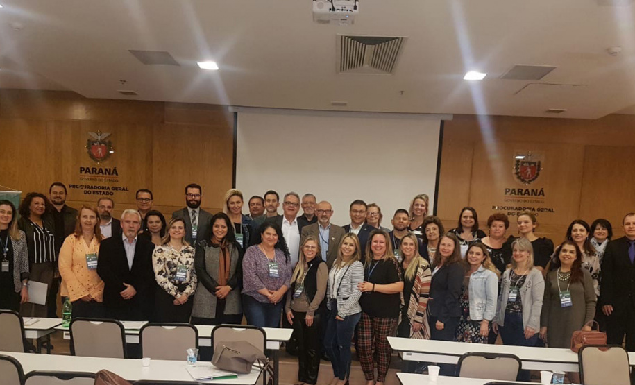 O Governo do Paraná vai melhorar o contato com o cidadão pelas mais de 70 ouvidorias distribuídas em secretarias e empresas estaduais, incluídas as instituições de ensino superior. A Controladoria-Geral do Estado reuniu nesta semana o primeiro encontro com representantes da área de vários órgãos públicos e vai propor a criação de um conselho consultivo para casos de maior complexidade. Curitiba, 07/11/2019 - Divulgação/CGE
