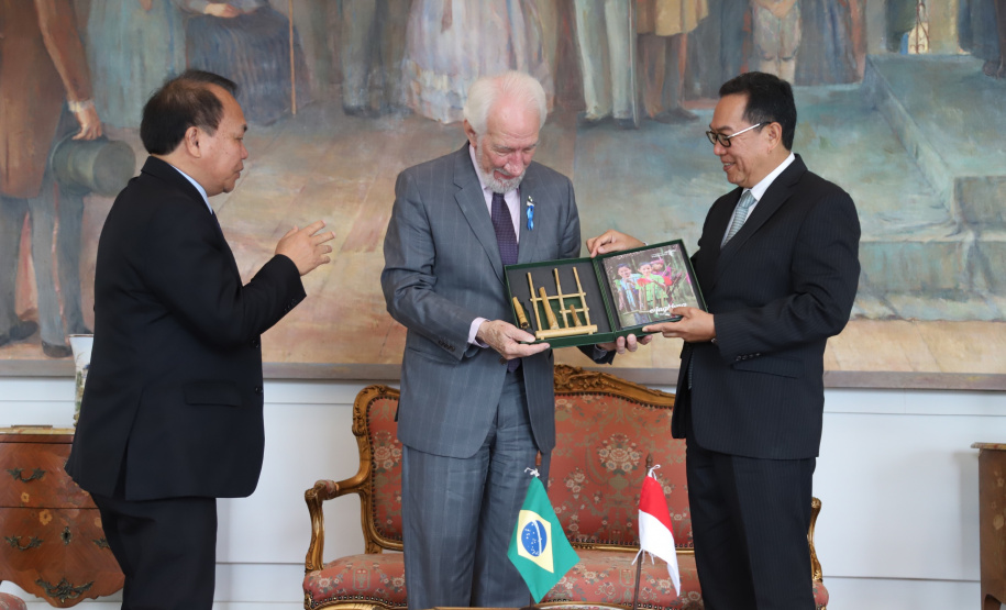Vice-governador Darci Piana recebe o embaixador da República da Indonésia, Edi Yusup. 07/11/2019 Foto: José Fernando Ogura/AEN
