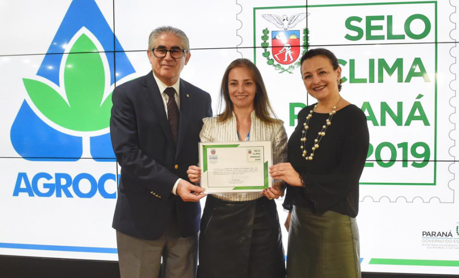 O Prêmio Selo Clima Paraná 2019 foi entregue nesta quinta-feira (07) a 36 empresas que, voluntariamente, decidiram medir, divulgar e reduzir as emissões de gases de efeito estufa, causadores do aquecimento global e das mudanças climáticas. O mais importante deles é o dióxido de carbono (CO2). Foto: Denis Ferreira Netto/AEN