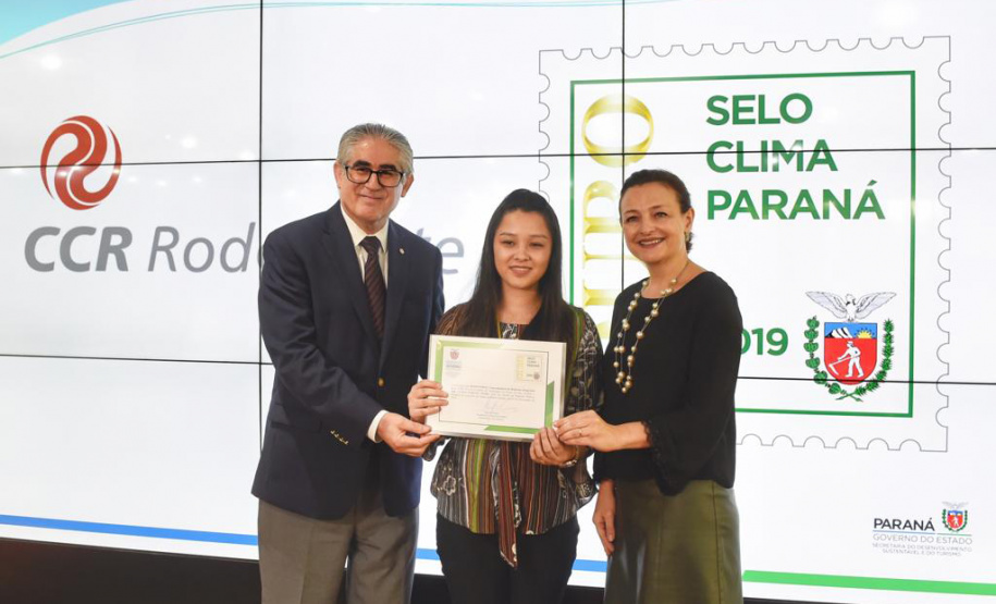 O Prêmio Selo Clima Paraná 2019 foi entregue nesta quinta-feira (07) a 36 empresas que, voluntariamente, decidiram medir, divulgar e reduzir as emissões de gases de efeito estufa, causadores do aquecimento global e das mudanças climáticas. O mais importante deles é o dióxido de carbono (CO2). Foto: Denis Ferreira Netto/AEN
