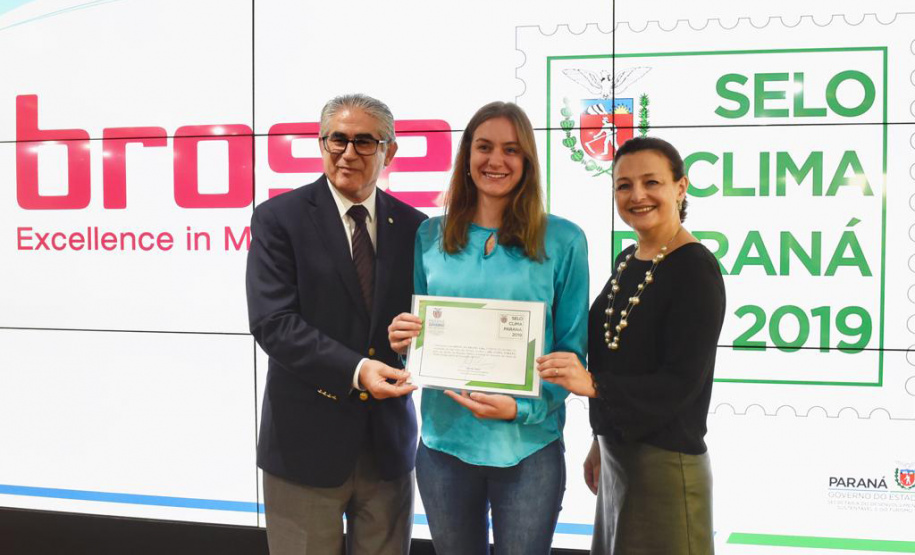 O Prêmio Selo Clima Paraná 2019 foi entregue nesta quinta-feira (07) a 36 empresas que, voluntariamente, decidiram medir, divulgar e reduzir as emissões de gases de efeito estufa, causadores do aquecimento global e das mudanças climáticas. O mais importante deles é o dióxido de carbono (CO2). Foto: Denis Ferreira Netto/AEN