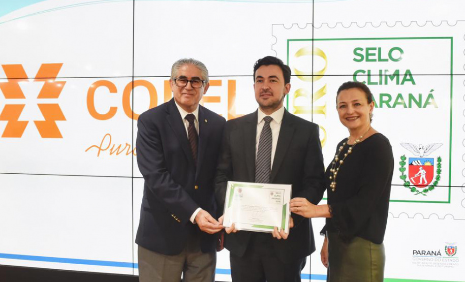 O Prêmio Selo Clima Paraná 2019 foi entregue nesta quinta-feira (07) a 36 empresas que, voluntariamente, decidiram medir, divulgar e reduzir as emissões de gases de efeito estufa, causadores do aquecimento global e das mudanças climáticas. O mais importante deles é o dióxido de carbono (CO2). Foto: Denis Ferreira Netto/AEN