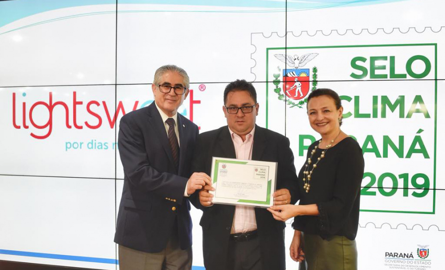 O Prêmio Selo Clima Paraná 2019 foi entregue nesta quinta-feira (07) a 36 empresas que, voluntariamente, decidiram medir, divulgar e reduzir as emissões de gases de efeito estufa, causadores do aquecimento global e das mudanças climáticas. O mais importante deles é o dióxido de carbono (CO2). Foto: Denis Ferreira Netto/AEN