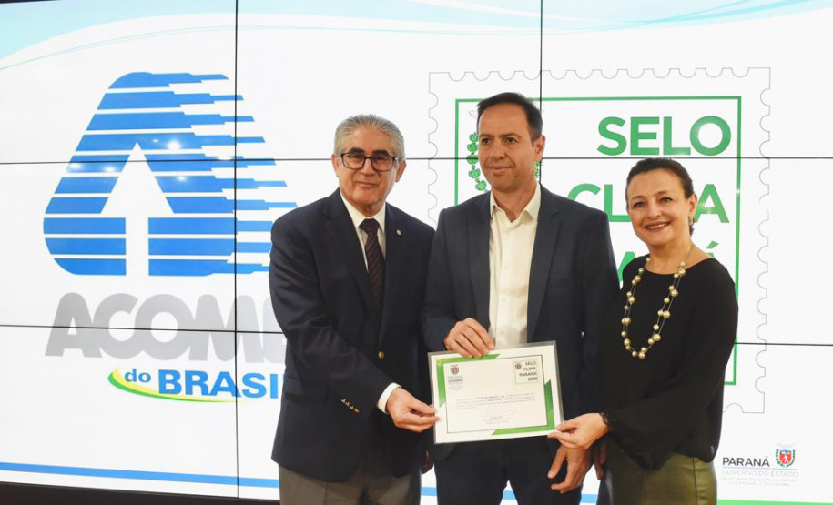 O Prêmio Selo Clima Paraná 2019 foi entregue nesta quinta-feira (07) a 36 empresas que, voluntariamente, decidiram medir, divulgar e reduzir as emissões de gases de efeito estufa, causadores do aquecimento global e das mudanças climáticas. O mais importante deles é o dióxido de carbono (CO2). Foto: Denis Ferreira Netto/AEN