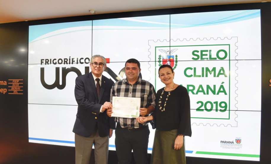 O Prêmio Selo Clima Paraná 2019 foi entregue nesta quinta-feira (07) a 36 empresas que, voluntariamente, decidiram medir, divulgar e reduzir as emissões de gases de efeito estufa, causadores do aquecimento global e das mudanças climáticas. O mais importante deles é o dióxido de carbono (CO2). Foto: Denis Ferreira Netto/AEN