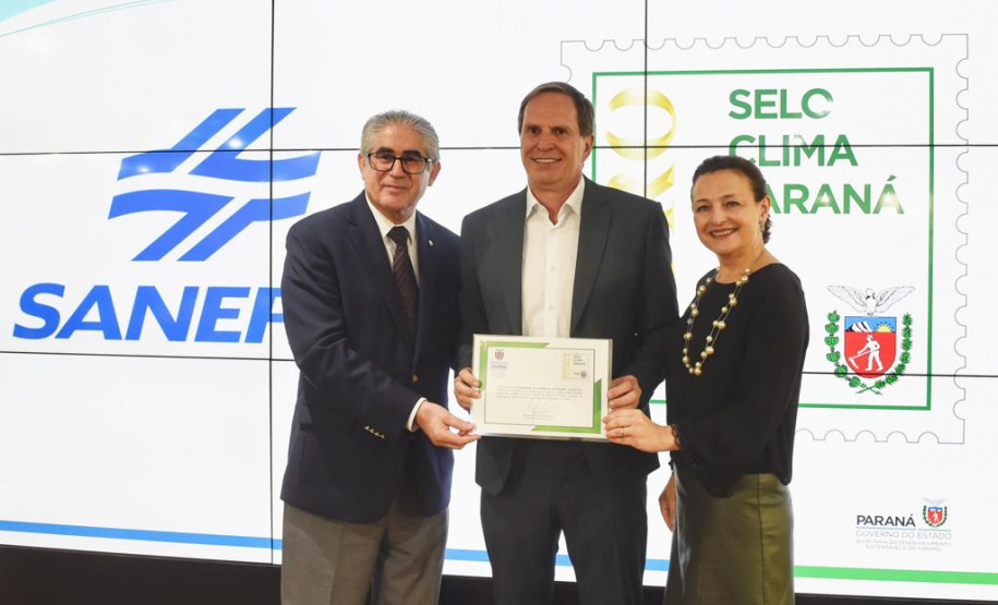 O Prêmio Selo Clima Paraná 2019 foi entregue nesta quinta-feira (07) a 36 empresas que, voluntariamente, decidiram medir, divulgar e reduzir as emissões de gases de efeito estufa, causadores do aquecimento global e das mudanças climáticas. O mais importante deles é o dióxido de carbono (CO2). Foto: Denis Ferreira Netto/AEN