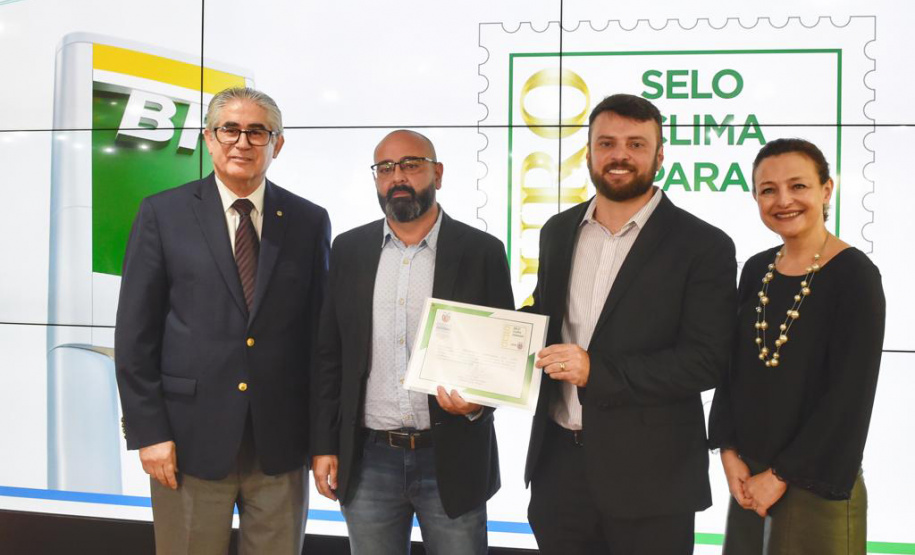 O Prêmio Selo Clima Paraná 2019 foi entregue nesta quinta-feira (07) a 36 empresas que, voluntariamente, decidiram medir, divulgar e reduzir as emissões de gases de efeito estufa, causadores do aquecimento global e das mudanças climáticas. O mais importante deles é o dióxido de carbono (CO2). Foto: Denis Ferreira Netto/AEN