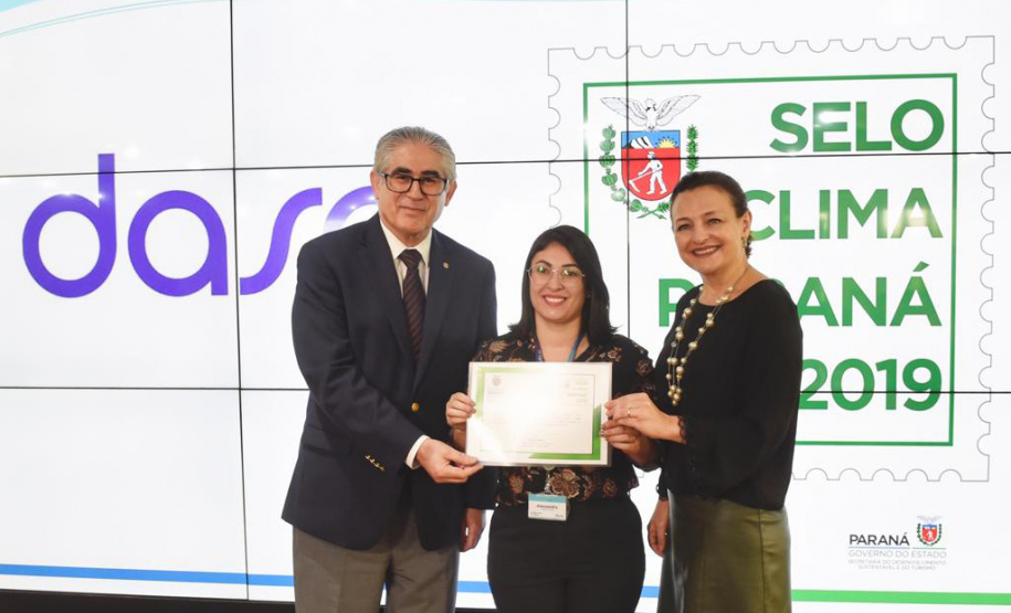 O Prêmio Selo Clima Paraná 2019 foi entregue nesta quinta-feira (07) a 36 empresas que, voluntariamente, decidiram medir, divulgar e reduzir as emissões de gases de efeito estufa, causadores do aquecimento global e das mudanças climáticas. O mais importante deles é o dióxido de carbono (CO2). Foto: Denis Ferreira Netto/AEN