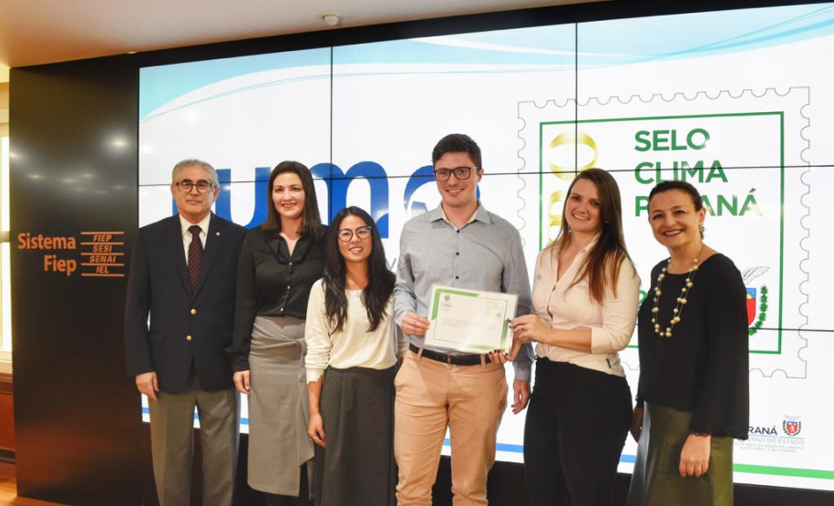 O Prêmio Selo Clima Paraná 2019 foi entregue nesta quinta-feira (07) a 36 empresas que, voluntariamente, decidiram medir, divulgar e reduzir as emissões de gases de efeito estufa, causadores do aquecimento global e das mudanças climáticas. O mais importante deles é o dióxido de carbono (CO2). Foto: Denis Ferreira Netto/AEN