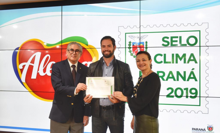 O Prêmio Selo Clima Paraná 2019 foi entregue nesta quinta-feira (07) a 36 empresas que, voluntariamente, decidiram medir, divulgar e reduzir as emissões de gases de efeito estufa, causadores do aquecimento global e das mudanças climáticas. O mais importante deles é o dióxido de carbono (CO2). Foto: Denis Ferreira Netto/AEN