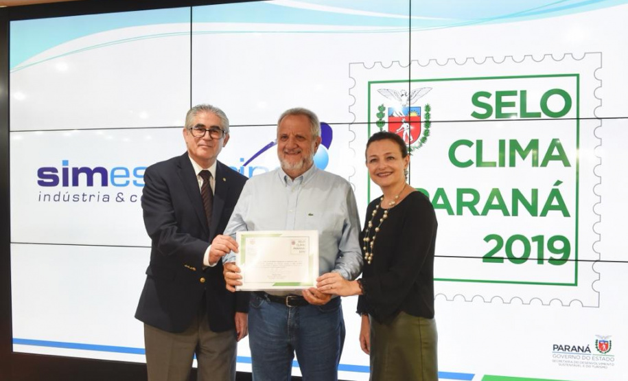 O Prêmio Selo Clima Paraná 2019 foi entregue nesta quinta-feira (07) a 36 empresas que, voluntariamente, decidiram medir, divulgar e reduzir as emissões de gases de efeito estufa, causadores do aquecimento global e das mudanças climáticas. O mais importante deles é o dióxido de carbono (CO2). Foto: Denis Ferreira Netto/AEN