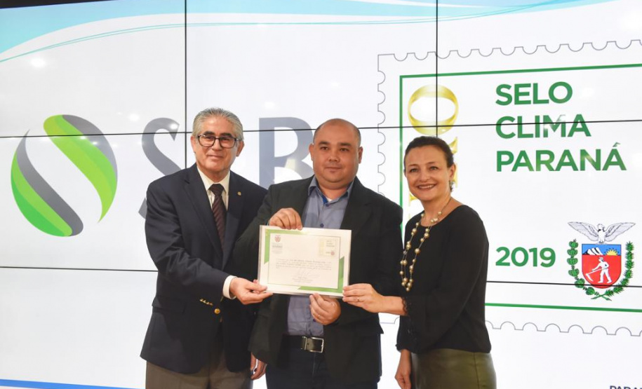 O Prêmio Selo Clima Paraná 2019 foi entregue nesta quinta-feira (07) a 36 empresas que, voluntariamente, decidiram medir, divulgar e reduzir as emissões de gases de efeito estufa, causadores do aquecimento global e das mudanças climáticas. O mais importante deles é o dióxido de carbono (CO2). Foto: Denis Ferreira Netto/AEN