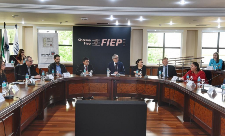 O Prêmio Selo Clima Paraná 2019 foi entregue nesta quinta-feira (07) a 36 empresas que, voluntariamente, decidiram medir, divulgar e reduzir as emissões de gases de efeito estufa, causadores do aquecimento global e das mudanças climáticas. O mais importante deles é o dióxido de carbono (CO2). Foto: Denis Ferreira Netto/AEN