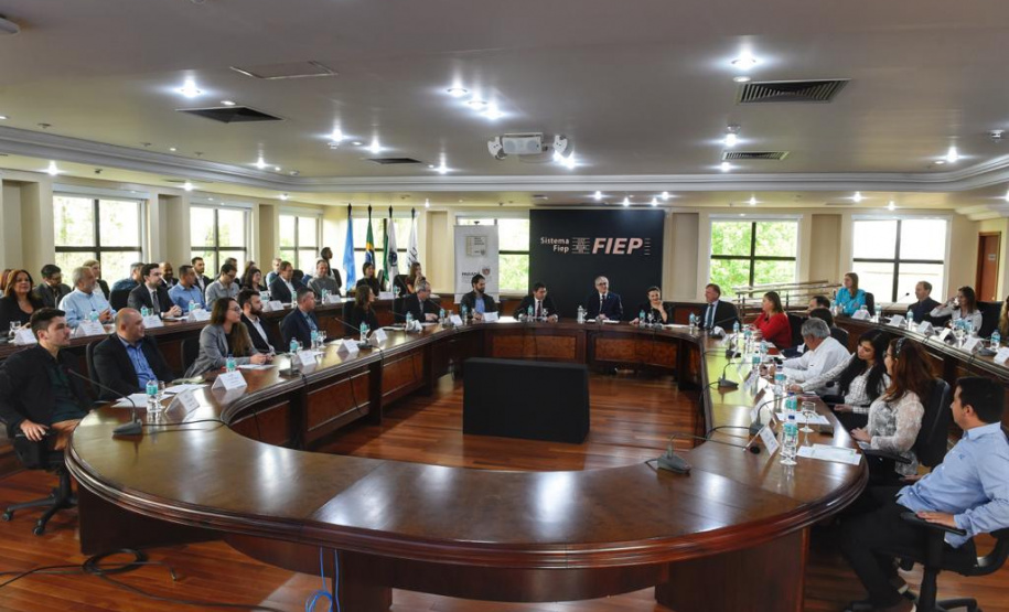 O Prêmio Selo Clima Paraná 2019 foi entregue nesta quinta-feira (07) a 36 empresas que, voluntariamente, decidiram medir, divulgar e reduzir as emissões de gases de efeito estufa, causadores do aquecimento global e das mudanças climáticas. O mais importante deles é o dióxido de carbono (CO2). Foto: Denis Ferreira Netto/AEN