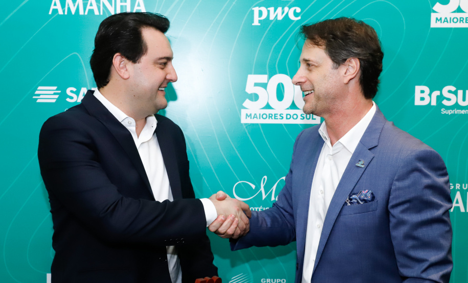 O governador Carlos Massa Ratinho Junior participa do evento de premiação das 500 maiores empresas do Sul.