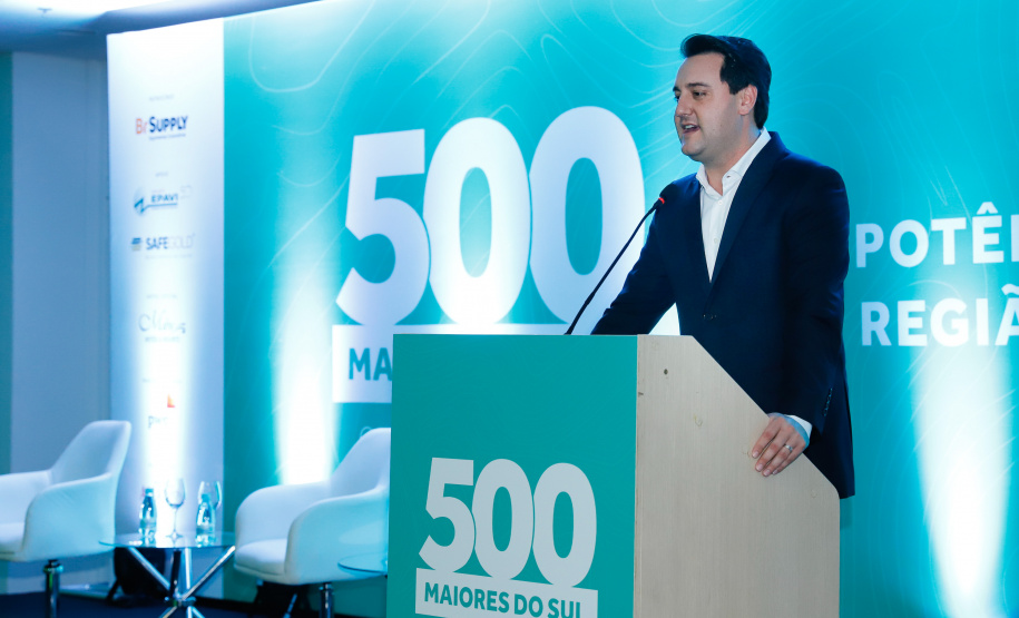 O governador Carlos Massa Ratinho Junior participa do evento de premiação das 500 maiores empresas do Sul.