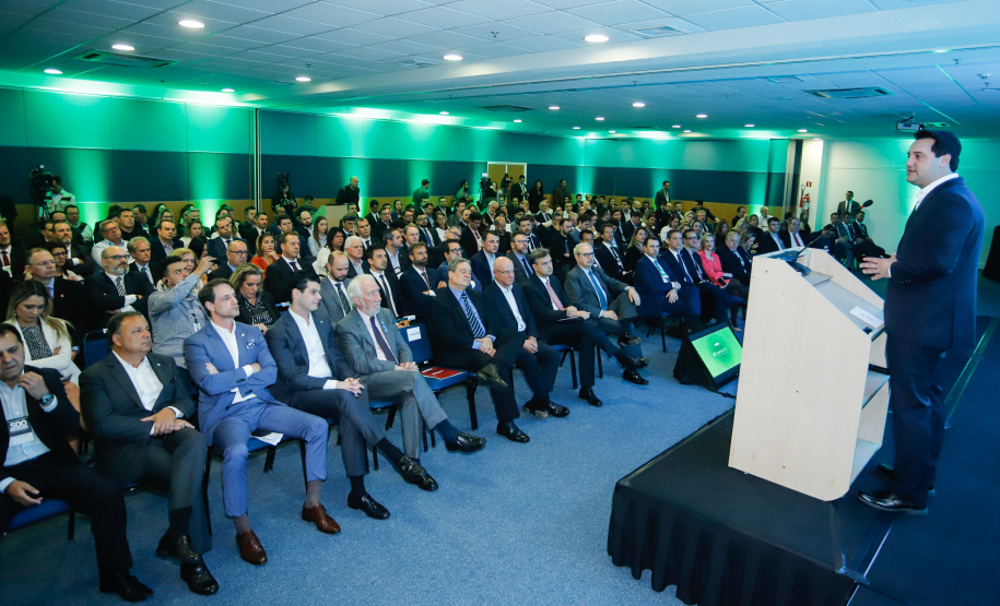 O governador Carlos Massa Ratinho Junior participa do evento de premiação das 500 maiores empresas do Sul.