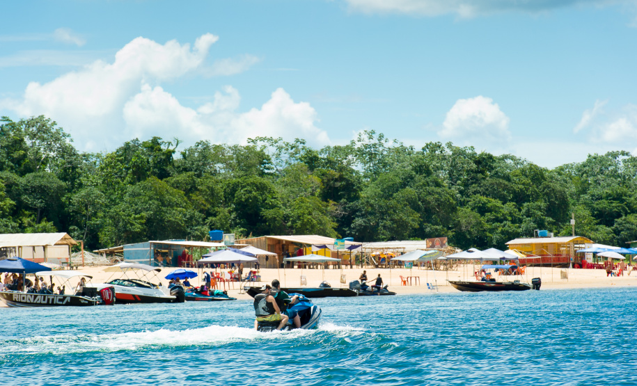 Localizado no Noroeste do Paraná, a cerca de 173 quilômetros de Maringá,  Porto Rico vem se tornando um destino cada vez mais procurado para férias e lazer nos fins de semana. O município de pouco mais de 3 mil habitantes é banhado pelo Rio Paraná, o que propicia aproveitar praias de água doce, a prática de esportes aquáticos, passeios de barco e lancha, além da pesca. Curitiba, 08-11-2019-Foto: Fabio Dias/Acervo EPR