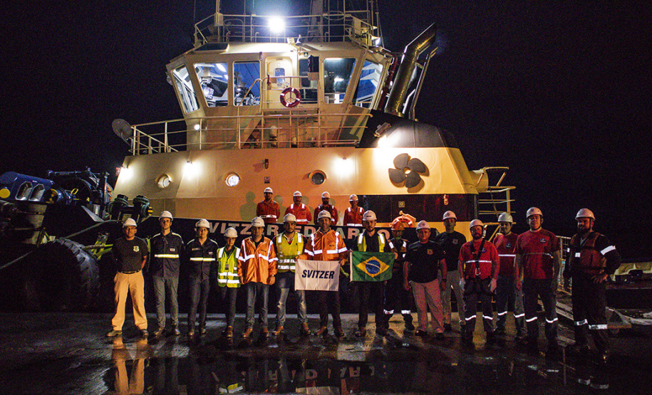 Diversas entidades que compõem a comunidade portuária participaram quinta-feira (7) de um simulado de acidente em um rebocador no Porto de Paranaguá. Para avaliar a reação dos envolvidos, poucos foram avisados do exercício. O fator surpresa foi o principal. Curitiba, 08-11-2019